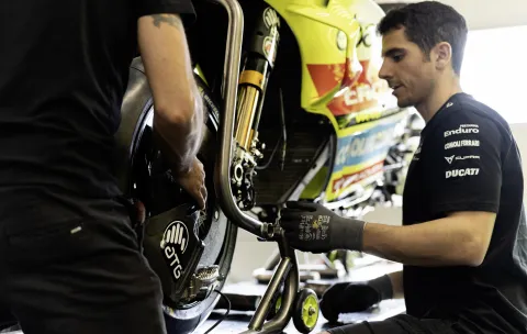 ATG® is the official glove partner of the PERTAMINA ENDURO VR46 RACING TEAM in the 2024 season. 